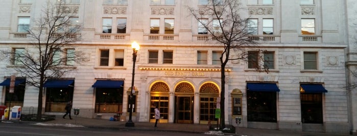 Old Ebbitt Grill is one of Locais curtidos por J..