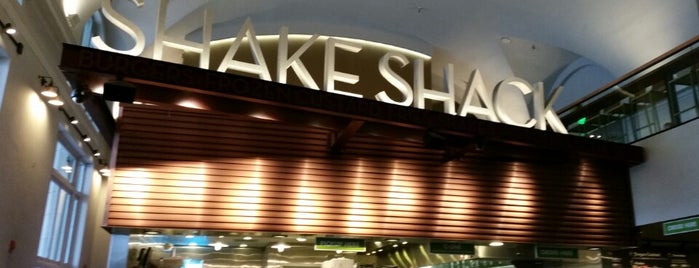 Shake Shack is one of Posti che sono piaciuti a J..