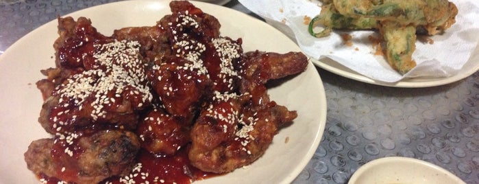Han Chu Fried Chicken is one of Seoul.