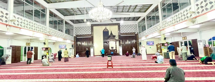 Masjid Sultan Hisamuddin Alam Shah Pekan Batu 14 is one of Masjid & Surau, MY #4.