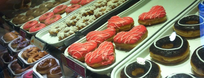 Krispy Kreme is one of Tempat yang Disukai Stanley.