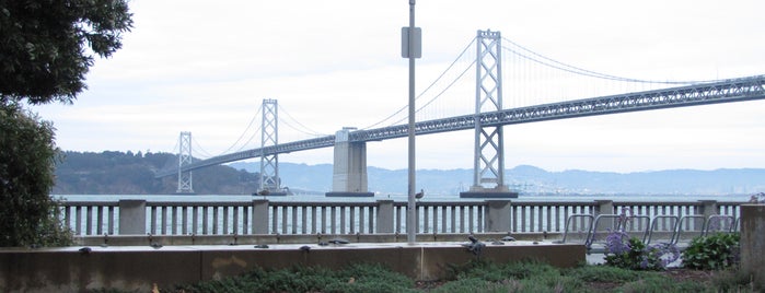 サンフランシスコ・オークランド・ベイブリッジ is one of Landmarks.