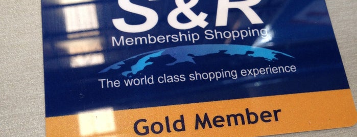 S&R Membership Shopping is one of สถานที่ที่ Novi ถูกใจ.