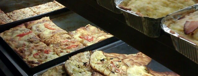 Pizza Golden is one of Posti che sono piaciuti a Damianos.