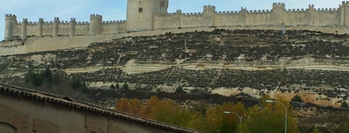 Castillo de Peñafiel is one of Castillos y fortalezas de España.