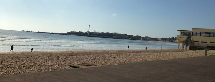 The Esplanade is one of Lieux qui ont plu à James Alistair.