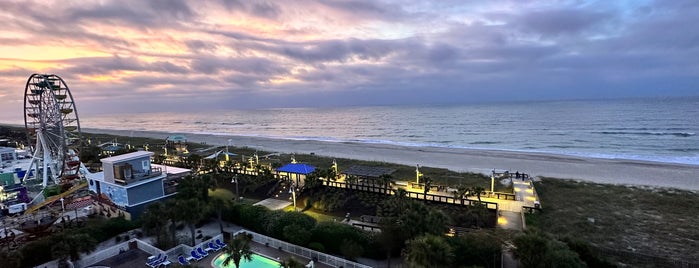 Courtyard Carolina Beach Oceanfront is one of Tempat yang Disukai Joe.