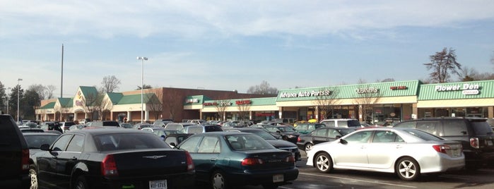 Bradlick Shopping Center is one of Tempat yang Disukai Joseph.