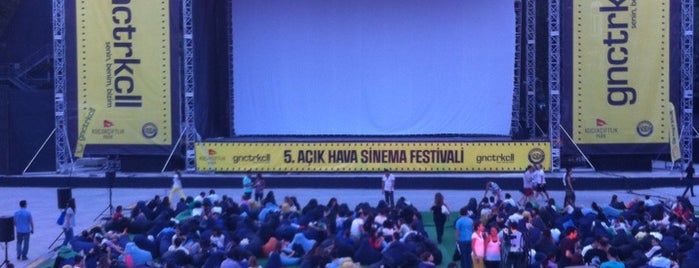 @gnçtrkcll 5. Açık Hava Sinema Festivali is one of Gidilesi.