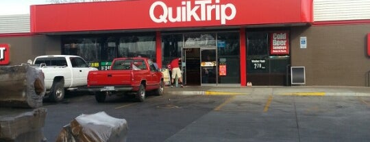 QuikTrip is one of Tempat yang Disukai Josh.
