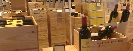 CROMBÉ 3.0 Wijnhandel is one of Lugares favoritos de Cliff.