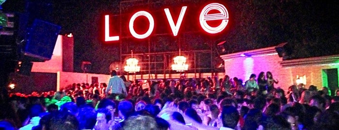 Love is one of Lista de fin de semana.