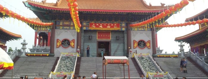 วัดบรมราชากาญจนาภิเษกอนุสรณ์ (เล่งเน่ยยี่ 2) 普頌皇恩寺 is one of POI.