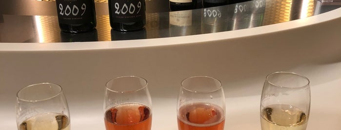 Champagne Moët & Chandon is one of Remco'nun Beğendiği Mekanlar.