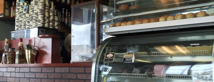 Sam's Sandwiches & Coffee is one of Orte, die Peter gefallen.