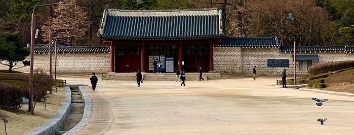 종묘 외대문 / 宗廟 外大門 / Jongmyo Shrine Oidaemun is one of Seúl.