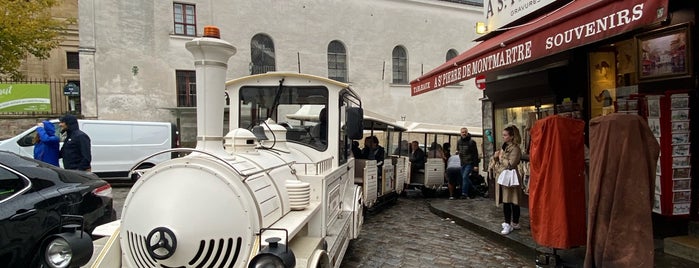 Le petit train de Montmartre is one of Paris.