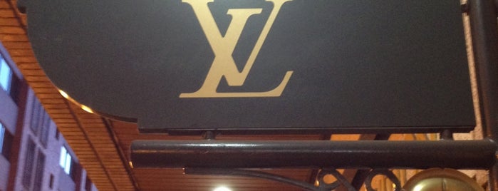 Louis Vuitton (Centro Comercial Andino) is one of Malls/Shopping Centers.