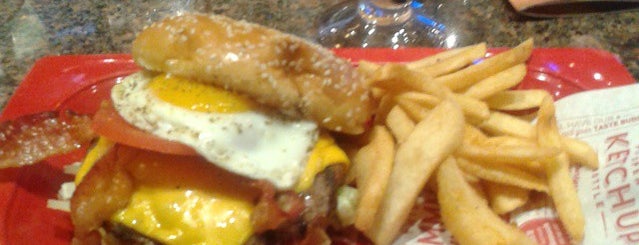 Red Robin Gourmet Burgers and Brews is one of The 15 Best Places for Cheeseburgers in Albuquerque.