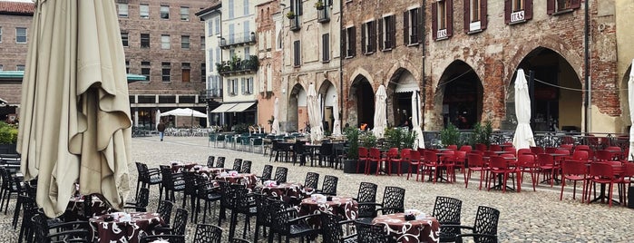 Piazza della Vittoria is one of Pavia.