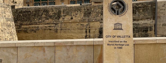 City Gate is one of Malta siteseeing.