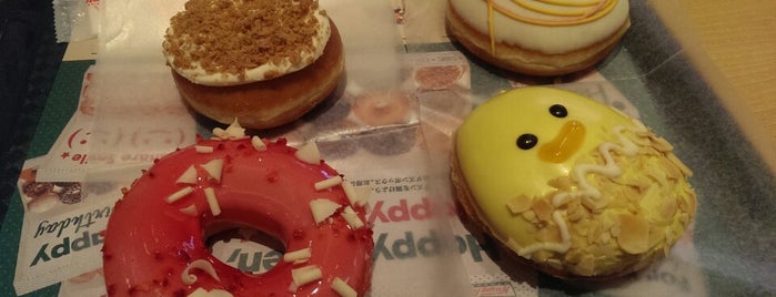 Krispy Kreme Doughnuts is one of Tempat yang Disukai Carlos.