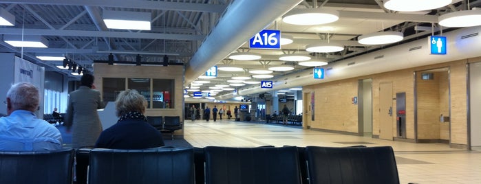 Concourse A is one of Tempat yang Disukai Doug.