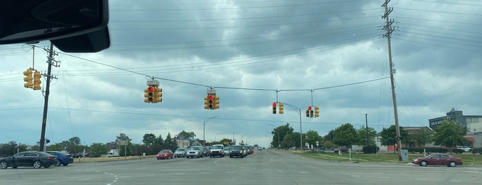 East Beltline Ave SE (M-37) & 28th St SE (M-11) is one of Windridge.