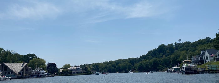 Saugatuck Yacht Services is one of Fun Weekend Spots.