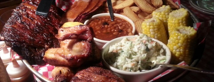 Famous Dave's Bar-B-Que is one of Lugares guardados de Dann.