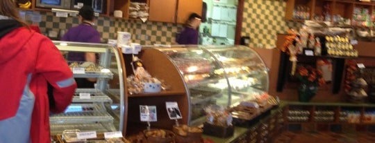 Ridley's Bakery Cafe is one of Locais salvos de Megan.