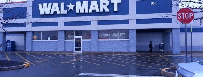 Walmart Supercenter is one of Lieux qui ont plu à Neil.