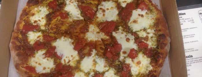 Presto Pizza is one of Tempat yang Disukai Ba6si.