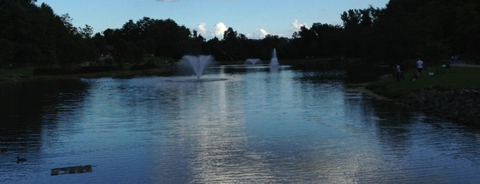 Indian Lake Park is one of Lugares favoritos de Tim.