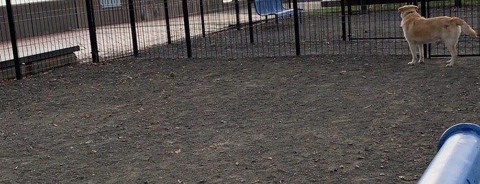 Penn's Landing Dog Park is one of Gespeicherte Orte von Sarah.