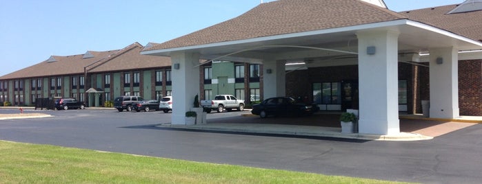 Holiday Inn Express Kitty Hawk Beach - Outer Banks - Closed is one of Places I have stayed.