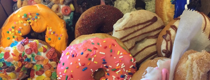 Hurts Donut Company is one of Lugares favoritos de Jeiran.