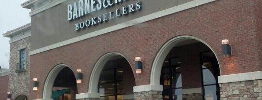 Barnes & Noble is one of Andrew : понравившиеся места.