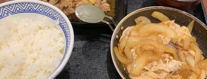 Yoshinoya is one of 兵庫県の牛丼チェーン店.