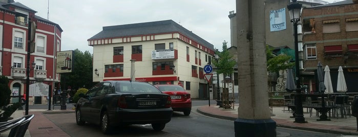 Plaza Del Vendimiador is one of Compostela.