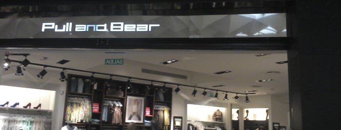 Pull & Bear is one of Lieux qui ont plu à Rocio.