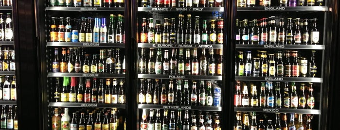 World of Beer is one of Lugares favoritos de Kevin.
