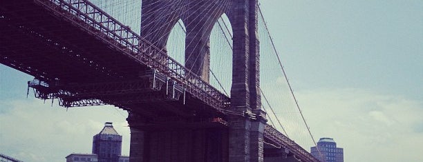Brooklyn Köprüsü is one of Sightseeing spots and historic sites.
