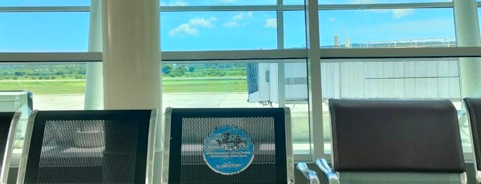 El Tari International Airport (KOE) is one of Transportasi & Akomodasi.