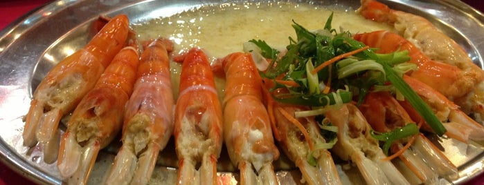 Lung Seng Seafood Restaurant (龙城海鲜酒楼) is one of Seafood/ General Chinese Restaurant.