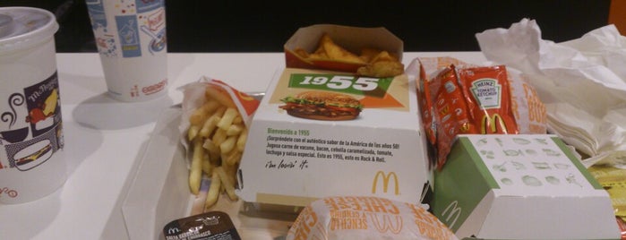 McDonald's is one of Locais curtidos por Josmy.