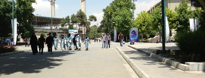 University of Tehran | دانشگاه تهران is one of Pasha 님이 좋아한 장소.