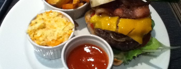 Ring Café & Burger Bar is one of Try.