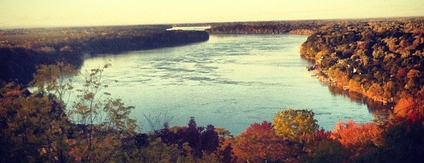 Queenston Heights Park is one of Locais curtidos por Kyo.