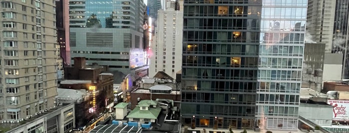 Hotel Riu Plaza New York Times Square is one of Tempat yang Disukai David.